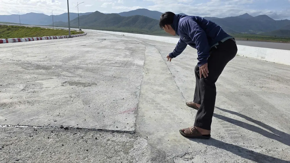 Các vết nứt đã được xử lý. z7307889050746_baf59d6ce8c2c88c086e151c162b1343.jpg