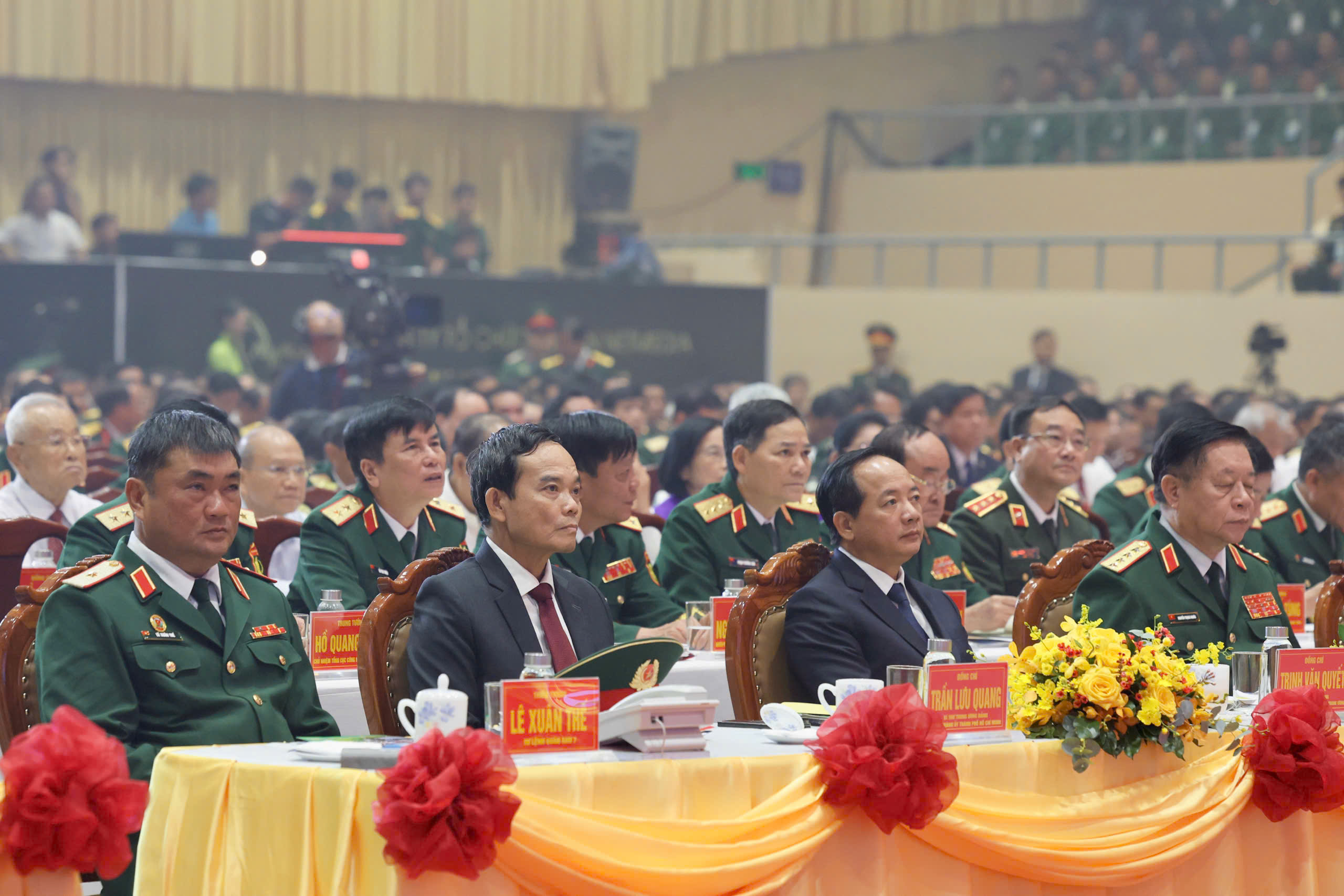 Chủ tịch nước Lương Cường trao danh hiệu Anh hùng lực lượng vũ trang cho Quân khu 7 - Ảnh 8.