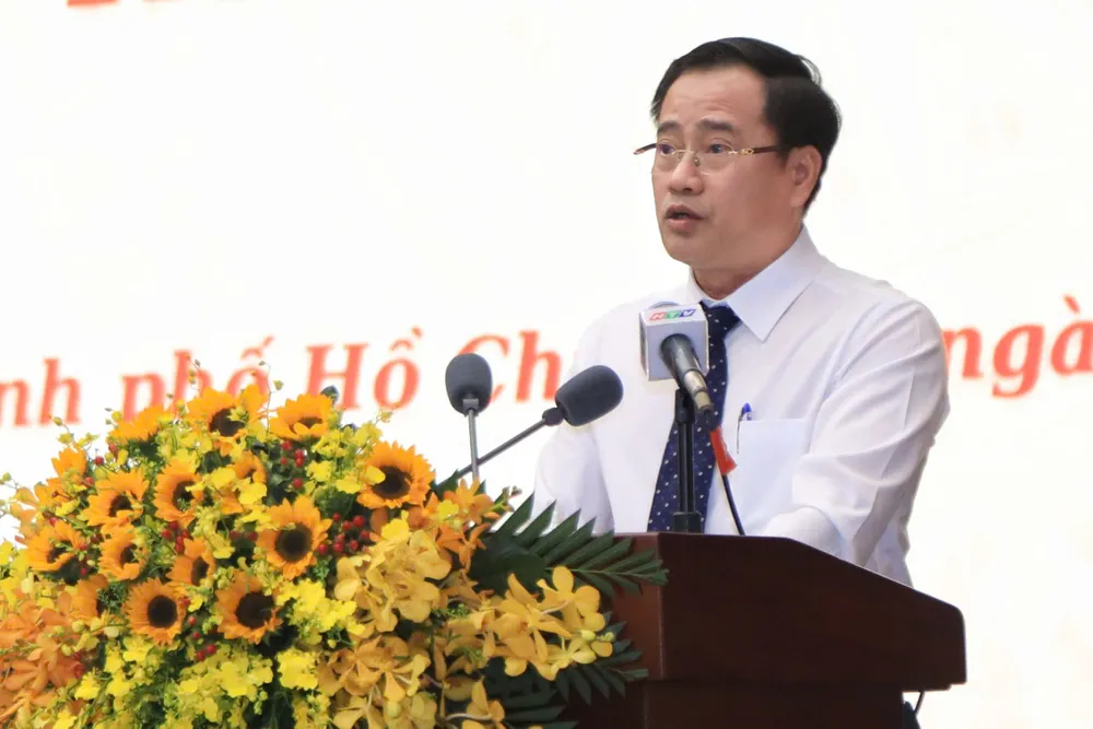 Chánh án TAND TP.HCM Lê Thanh Phong báo cáo tại kỳ họp. Ảnh: NGUYỆT NHI le-thanh-phong-chanh-an-TAND.jpg