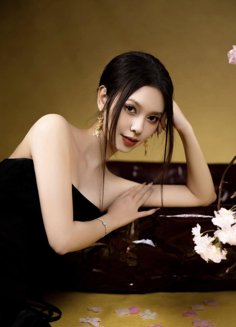 Thời gian đầu, Hà Bùi thử sức với vai trò người mẫu ảnh.