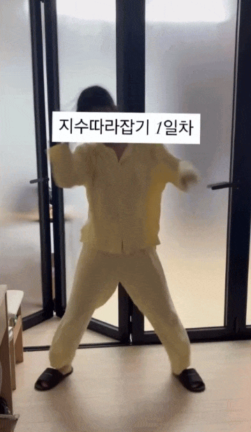 Thành viên đẹp nhất BLACKPINK nhảy xấu nhưng được cái nhiệt tình- Ảnh 3.