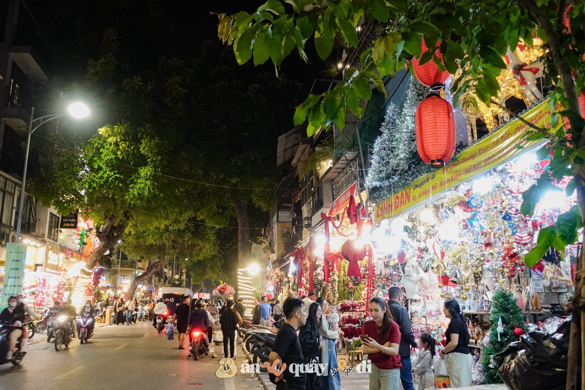 Khung cảnh rực sáng tại Hàng Mã đã trở lại- Ảnh 21. Khung cảnh rực sáng tại Hàng Mã đã trở lại- Ảnh 21.