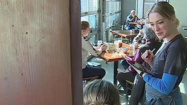 Tiền tip - Ảnh 2.