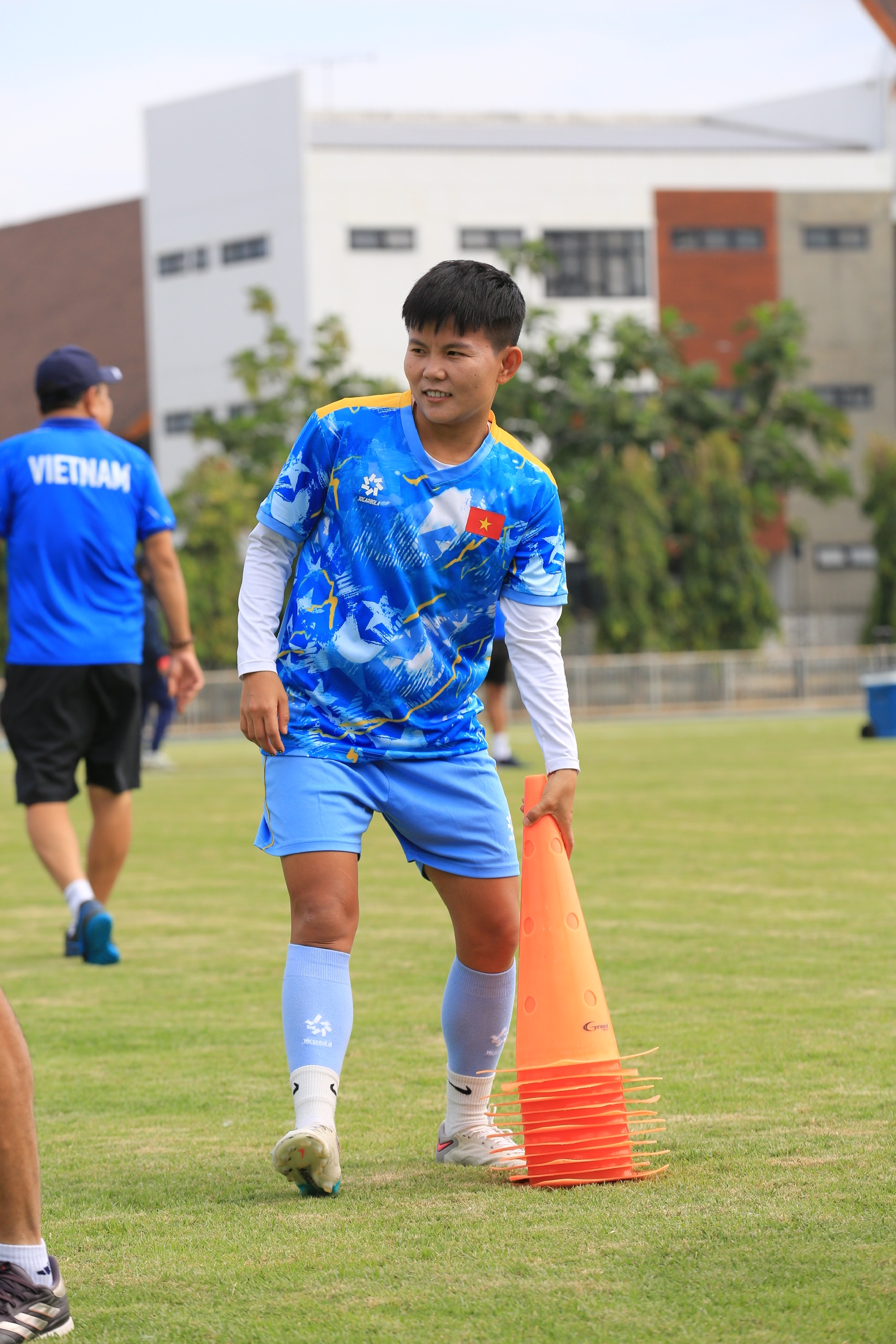 Tiền vệ Bích Thùy nén nỗi buồn: 'Càng ở thế khó, đội tuyển nữ Việt Nam càng làm nên kỳ tích'- Ảnh 2. Tiền vệ Bích Thùy nén nỗi buồn: 'Càng ở thế khó, đội tuyển nữ Việt Nam càng làm nên kỳ tích'- Ảnh 2.