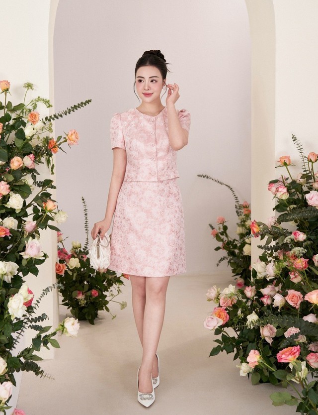 Nâng tầm sắc vóc, toát lên khí chất quý phái với chân váy gấm- Ảnh 5. Nâng tầm sắc vóc, toát lên khí chất quý phái với chân váy gấm- Ảnh 5.