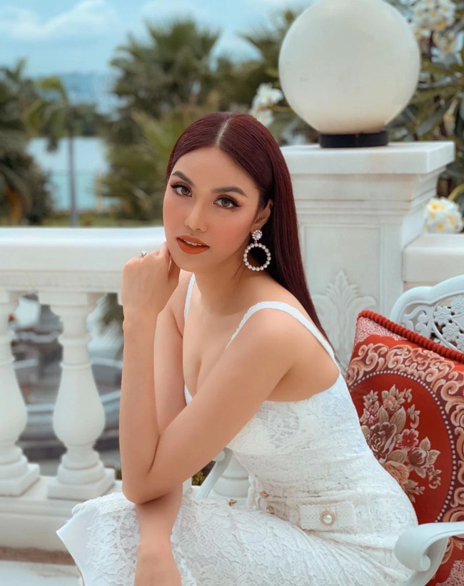 Mỹ nhân Việt 26 tuổi lên xe hoa với đại gia: Ở dinh thự dát vàng tráng lệ, sống như công chúa đời thực- Ảnh 13. Mỹ nhân Việt 26 tuổi lên xe hoa với đại gia: Ở dinh thự dát vàng tráng lệ, sống như công chúa đời thực- Ảnh 13.