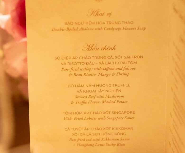 Đám cưới con gái tỷ phú Johnathan Hạnh Nguyễn: Mâm tiệc toàn đặc sản nhà giàu, xứng tầm ái nữ "Vua hàng hiệu" 4 Thực đơn cưới của Tiên Nguyễn không đơn thuần để “no bụng” mà là sự kết hợp khéo léo giữa văn hóa ẩm thực Á Đông và tinh hoa ẩm thực Âu.