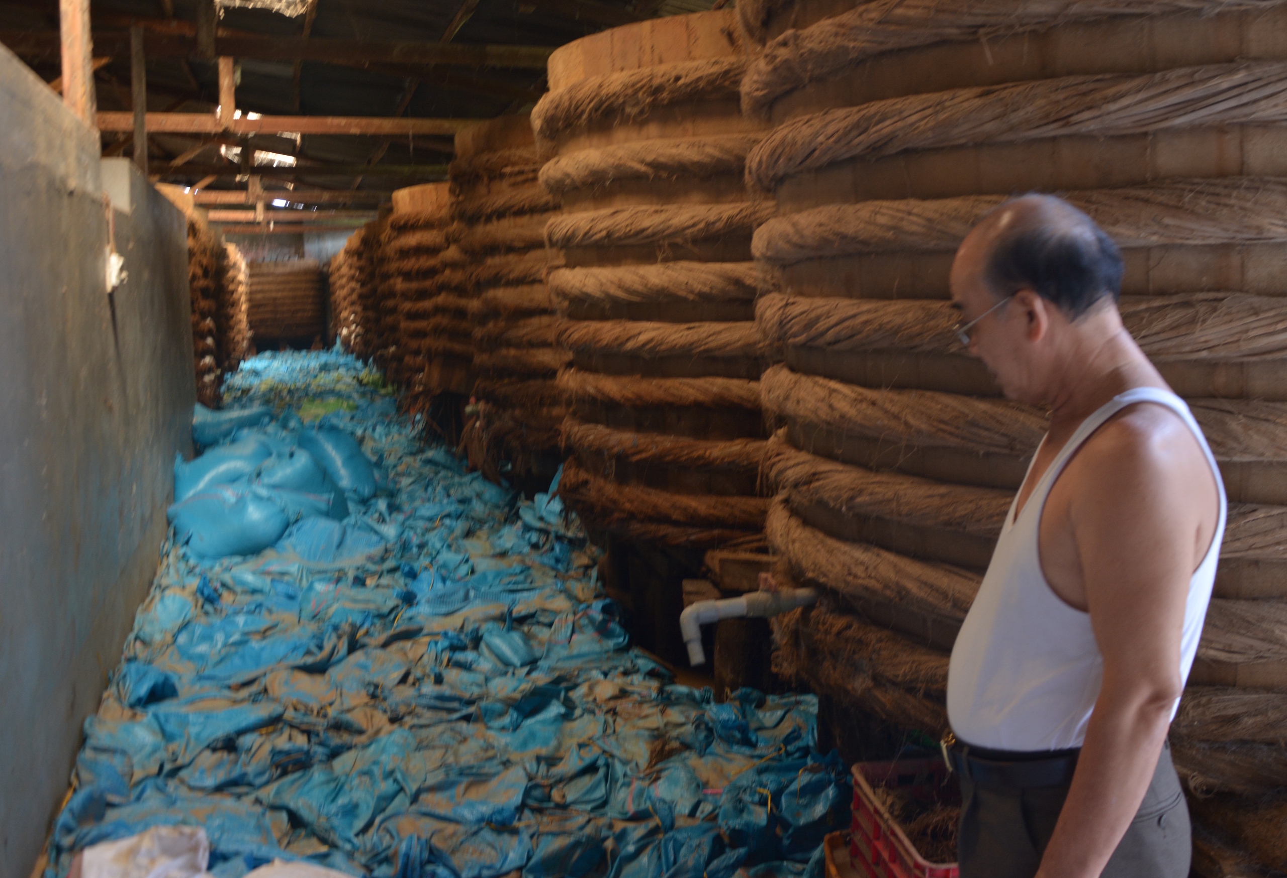 Vùng sản xuất nước mắm Phan Thiết điêu đứng vì lũ 'nuốt' sạch muối, cuốn trôi hàng vạn lít mắm 2 Nước mắm Phan Thiết - Ảnh 3.