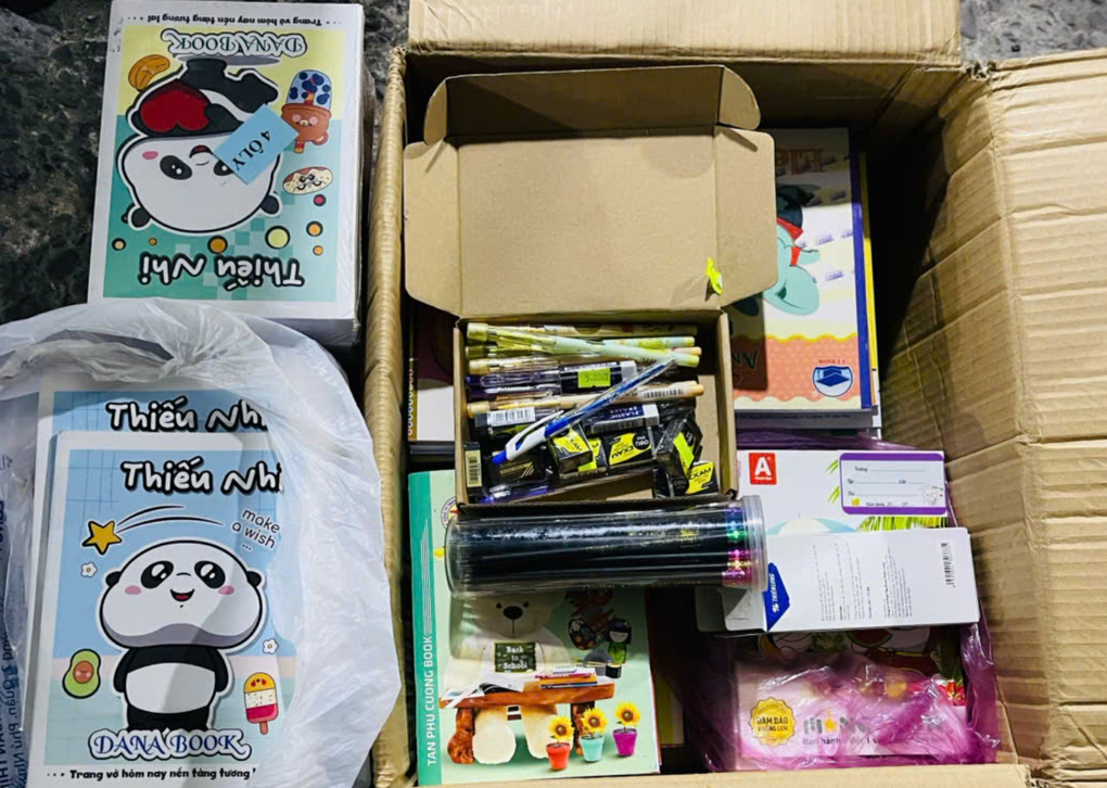 Tài xế Fan Sơn Tùng M-TP đổi tiền công thành sách vở gửi học sinh vùng lũ - 2