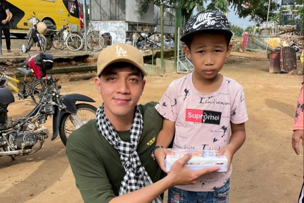 Tài xế Fan Sơn Tùng M-TP đổi tiền công thành sách vở gửi học sinh vùng lũ - 4