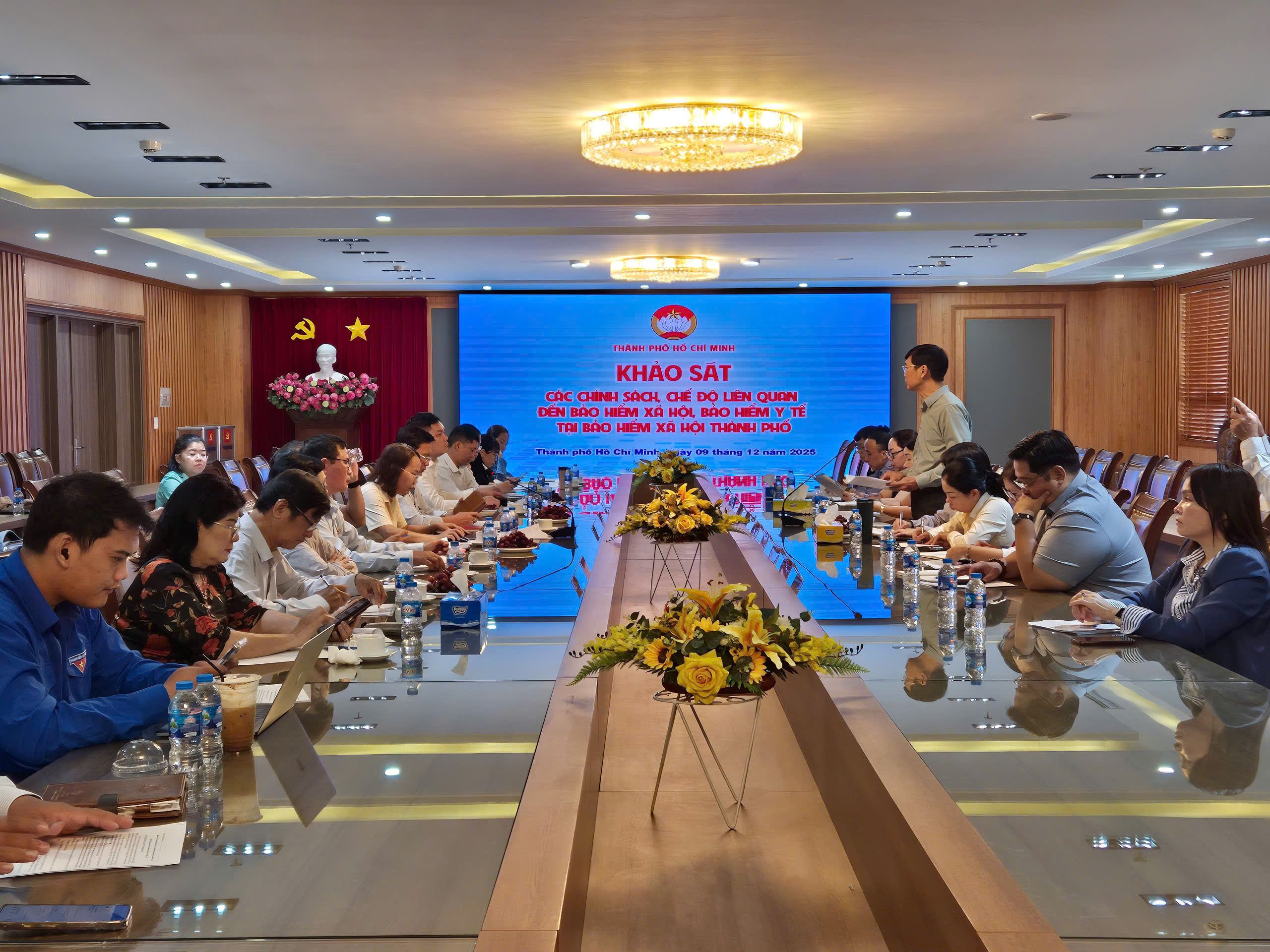 Kiến nghị đóng BHXH bắt buộc đối với tài xế xe ôm công nghệ, người làm việc trực tuyến 2 Kiến nghị đưa tài xế xe ôm công nghệ, người làm việc trực tuyến vào đối tượng đóng BHXH bắt buộc - Ảnh 2.