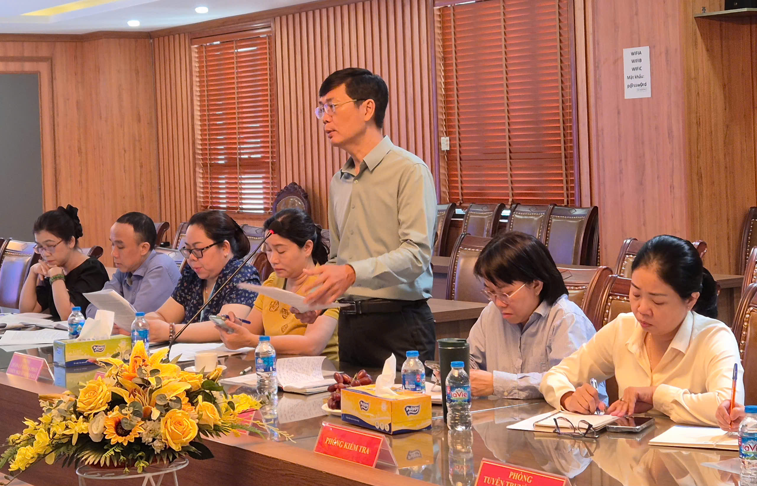 Kiến nghị đóng BHXH bắt buộc đối với tài xế xe ôm công nghệ, người làm việc trực tuyến 4 Kiến nghị đưa tài xế xe ôm công nghệ, người làm việc trực tuyến vào đối tượng đóng BHXH bắt buộc - Ảnh 2.