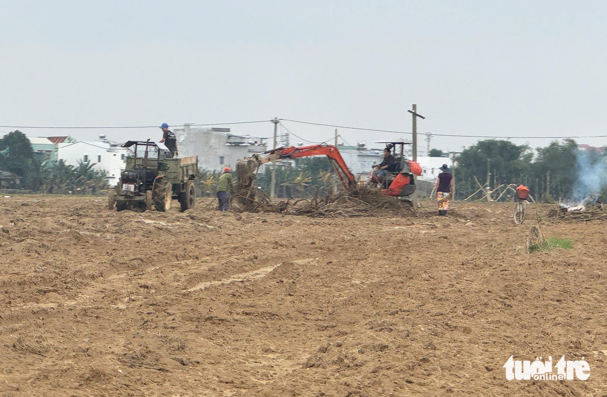 Đất trồng hoa màu ven sông Vu Gia bị bồi lấp sau lũ 1m-1,5m, nông dân rốn lũ Đại Lộc 'khóc nghẹn' 4 bồi lấp - Ảnh 9.