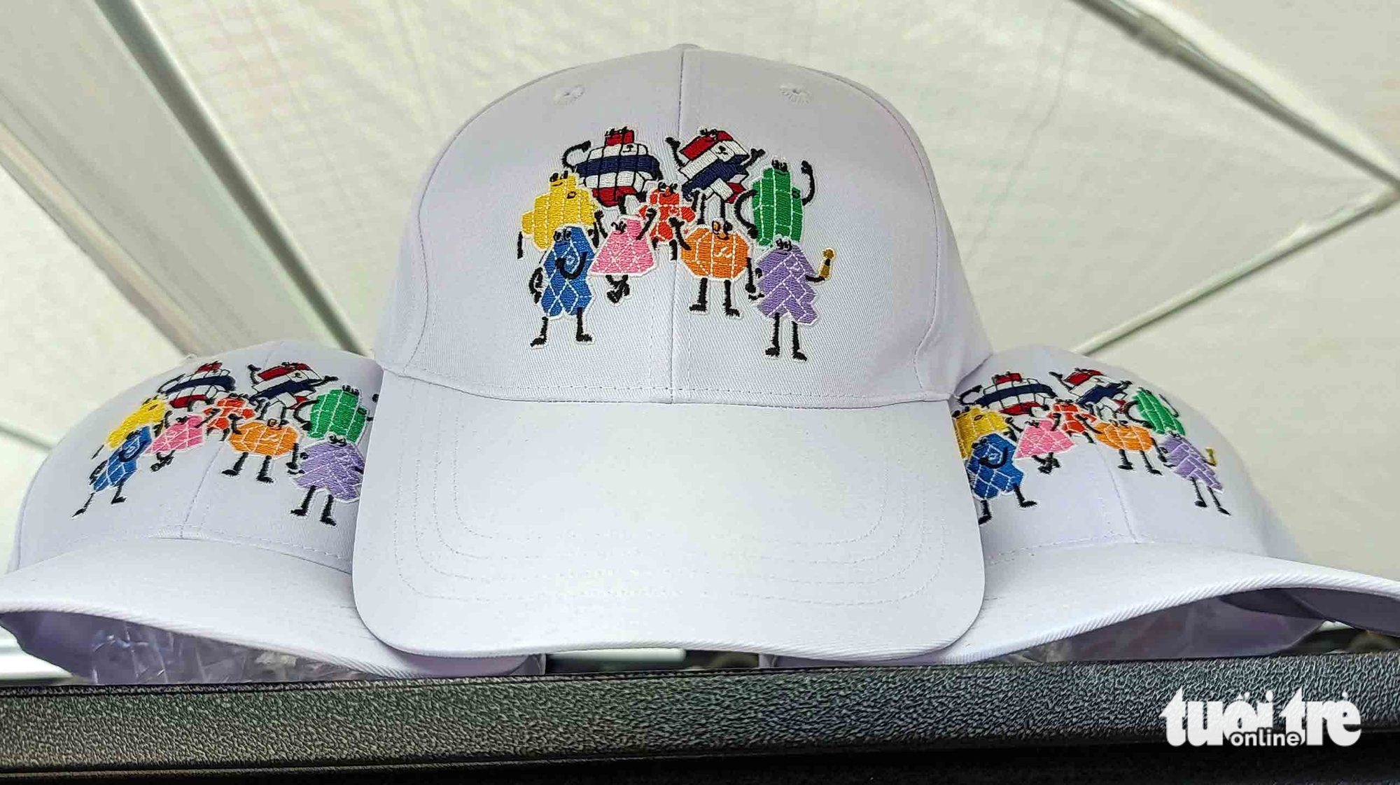 Đồ lưu niệm SEA Games 33 hút hàng 9 SEA Games 33 - Ảnh 9.