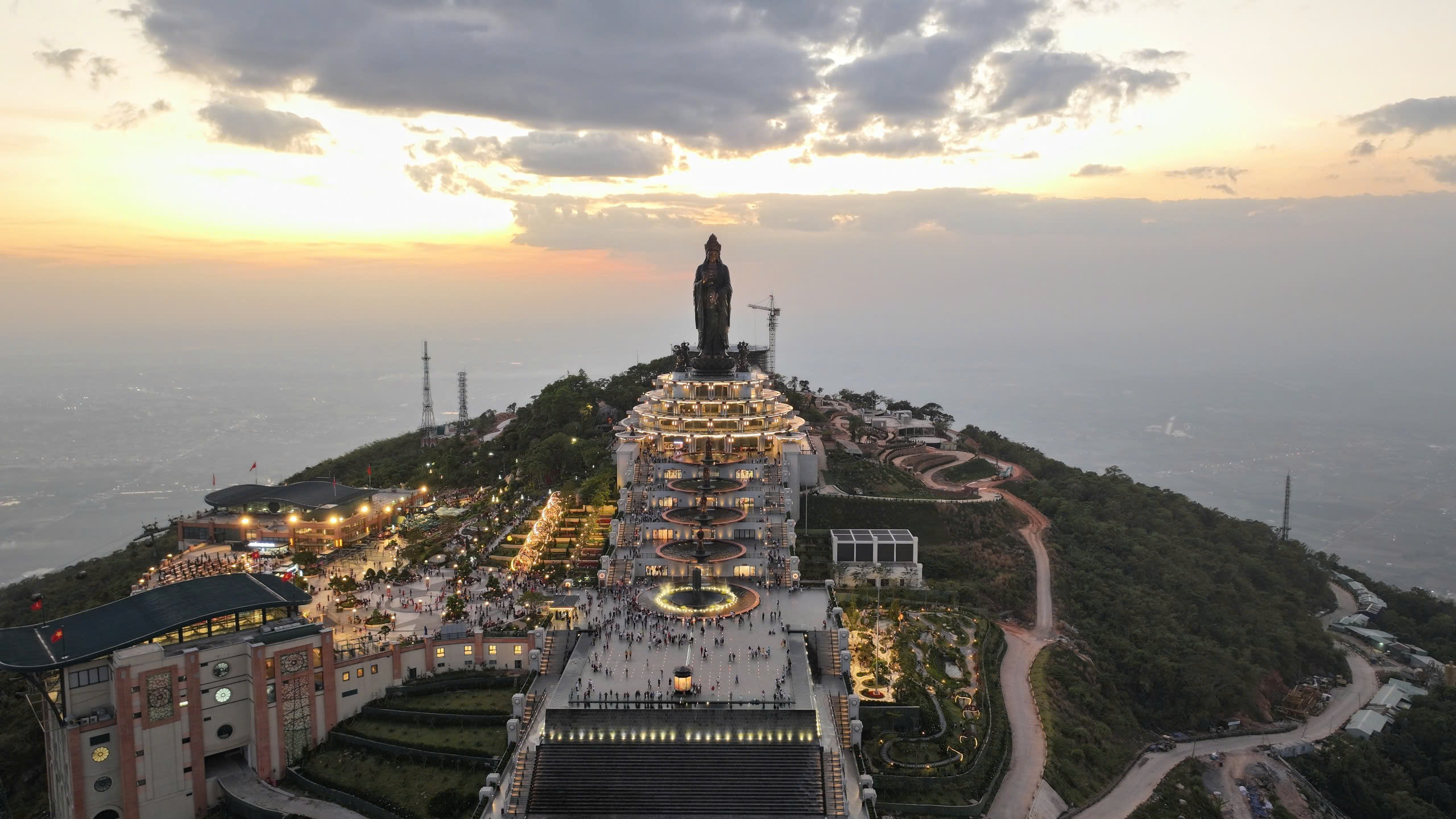 Tây Ninh đón 7 triệu khách trong năm 2025, doanh thu du lịch 4.400 tỉ, tăng hơn 40% 2 du lịch - Ảnh 2.
