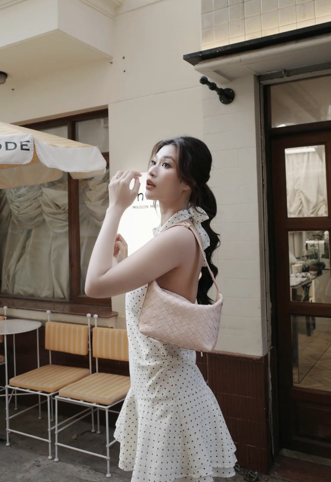 Họa tiết chấm bi trở lại mang theo vẻ đẹp dịu dàng 2 Họa tiết chấm bi trở lại mang theo vẻ đẹp dịu dàng - Ảnh 2.