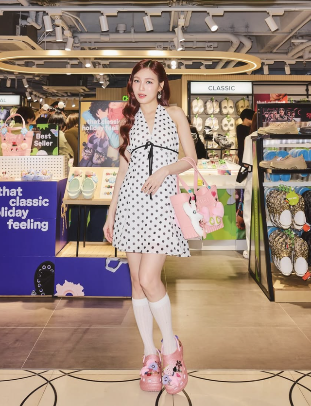 Họa tiết chấm bi trở lại mang theo vẻ đẹp dịu dàng 3 Họa tiết chấm bi trở lại mang theo vẻ đẹp dịu dàng - Ảnh 3.