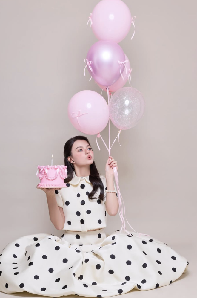 Họa tiết chấm bi trở lại mang theo vẻ đẹp dịu dàng 4 Họa tiết chấm bi trở lại mang theo vẻ đẹp dịu dàng - Ảnh 4.