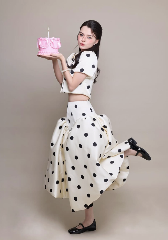 Họa tiết chấm bi trở lại mang theo vẻ đẹp dịu dàng 5 Họa tiết chấm bi trở lại mang theo vẻ đẹp dịu dàng - Ảnh 5.