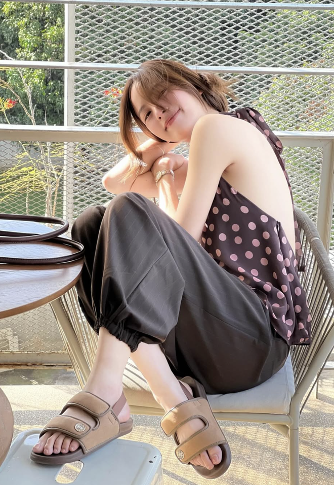 Họa tiết chấm bi trở lại mang theo vẻ đẹp dịu dàng 6 Họa tiết chấm bi trở lại mang theo vẻ đẹp dịu dàng - Ảnh 6.