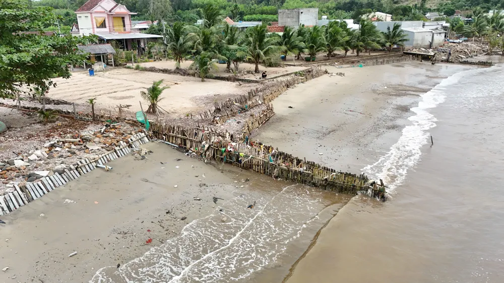 song-bien-doa-nuot-nha-cua-30-ho-o-quang-ngai-chinh-quyen-de-xuat-xay-ke-khan-chua-tai-dinh-cu (4).jpg