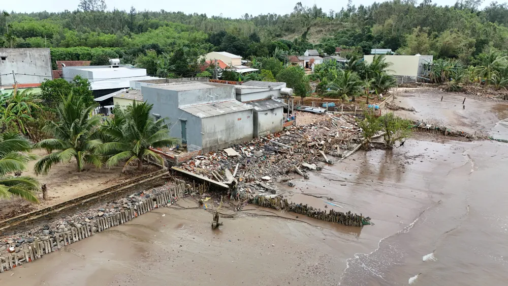 song-bien-doa-nuot-nha-cua-30-ho-o-quang-ngai-chinh-quyen-de-xuat-xay-ke-khan-chua-tai-dinh-cu (3).jpg