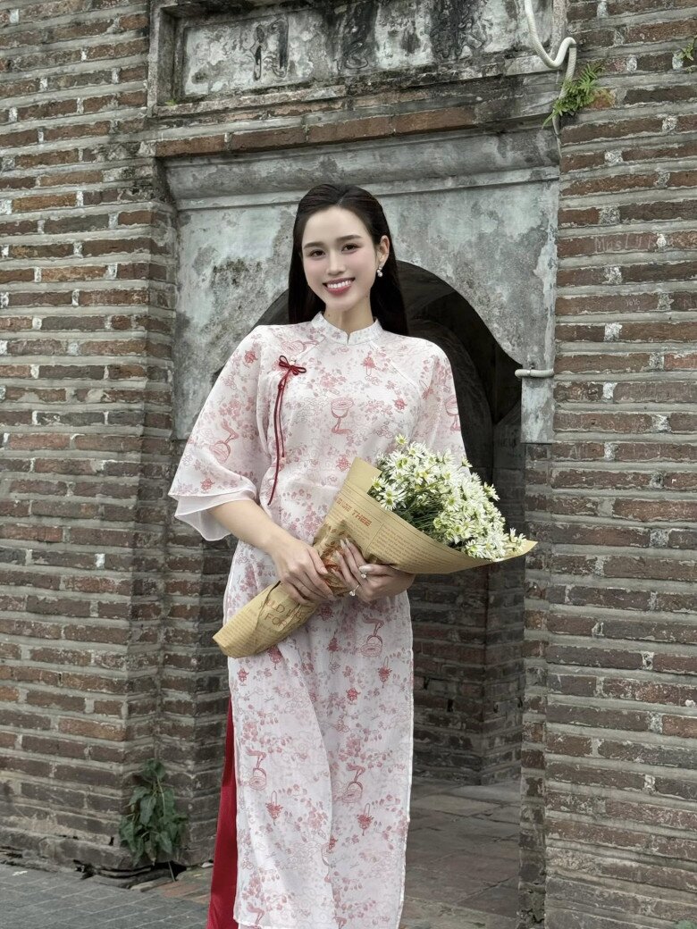 Sao Việt 24h: Con gái HH Phương Lê - NSƯT Vũ Luân 1 tháng tuổi đã có biểu cảm linh hoạt, ánh mắt "ngạc nhiên" siêu cưng 9 Sao Việt 24h: Con gái HH Phương Lê - NSƯT Vũ Luân 1 tháng tuổi đã có biểu cảm linh hoạt, ánh mắt amp;#34;ngạc nhiênamp;#34; siêu cưng - 8