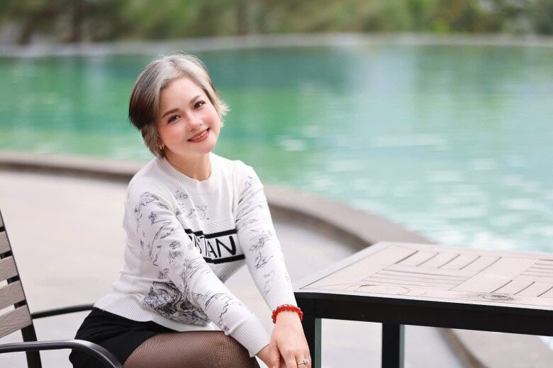 Sao Việt 24h: Con gái HH Phương Lê - NSƯT Vũ Luân 1 tháng tuổi đã có biểu cảm linh hoạt, ánh mắt "ngạc nhiên" siêu cưng 11 Sao Việt 24h: Con gái HH Phương Lê - NSƯT Vũ Luân 1 tháng tuổi đã có biểu cảm linh hoạt, ánh mắt amp;#34;ngạc nhiênamp;#34; siêu cưng - 10