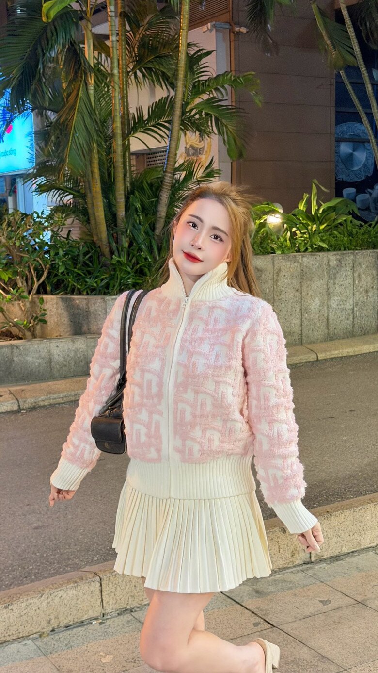 Sao Việt 24h: Con gái HH Phương Lê - NSƯT Vũ Luân 1 tháng tuổi đã có biểu cảm linh hoạt, ánh mắt "ngạc nhiên" siêu cưng 12 Sao Việt 24h: Con gái HH Phương Lê - NSƯT Vũ Luân 1 tháng tuổi đã có biểu cảm linh hoạt, ánh mắt amp;#34;ngạc nhiênamp;#34; siêu cưng - 11