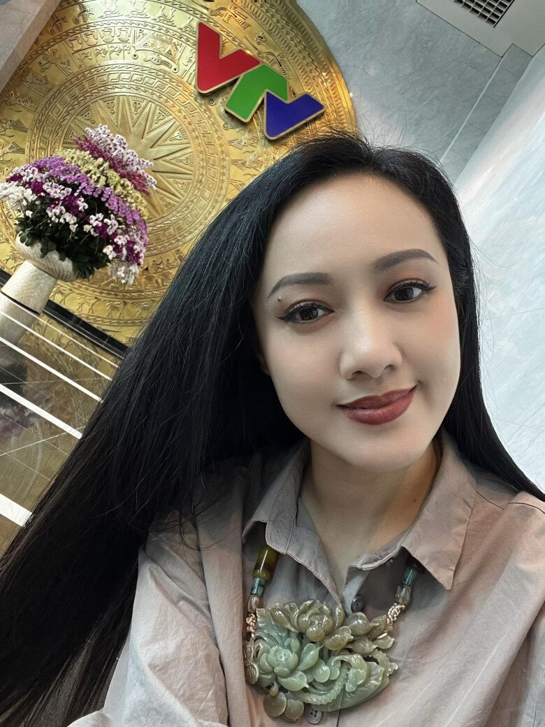 Sao Việt 24h: Con gái HH Phương Lê - NSƯT Vũ Luân 1 tháng tuổi đã có biểu cảm linh hoạt, ánh mắt "ngạc nhiên" siêu cưng 13 Sao Việt 24h: Con gái HH Phương Lê - NSƯT Vũ Luân 1 tháng tuổi đã có biểu cảm linh hoạt, ánh mắt amp;#34;ngạc nhiênamp;#34; siêu cưng - 12