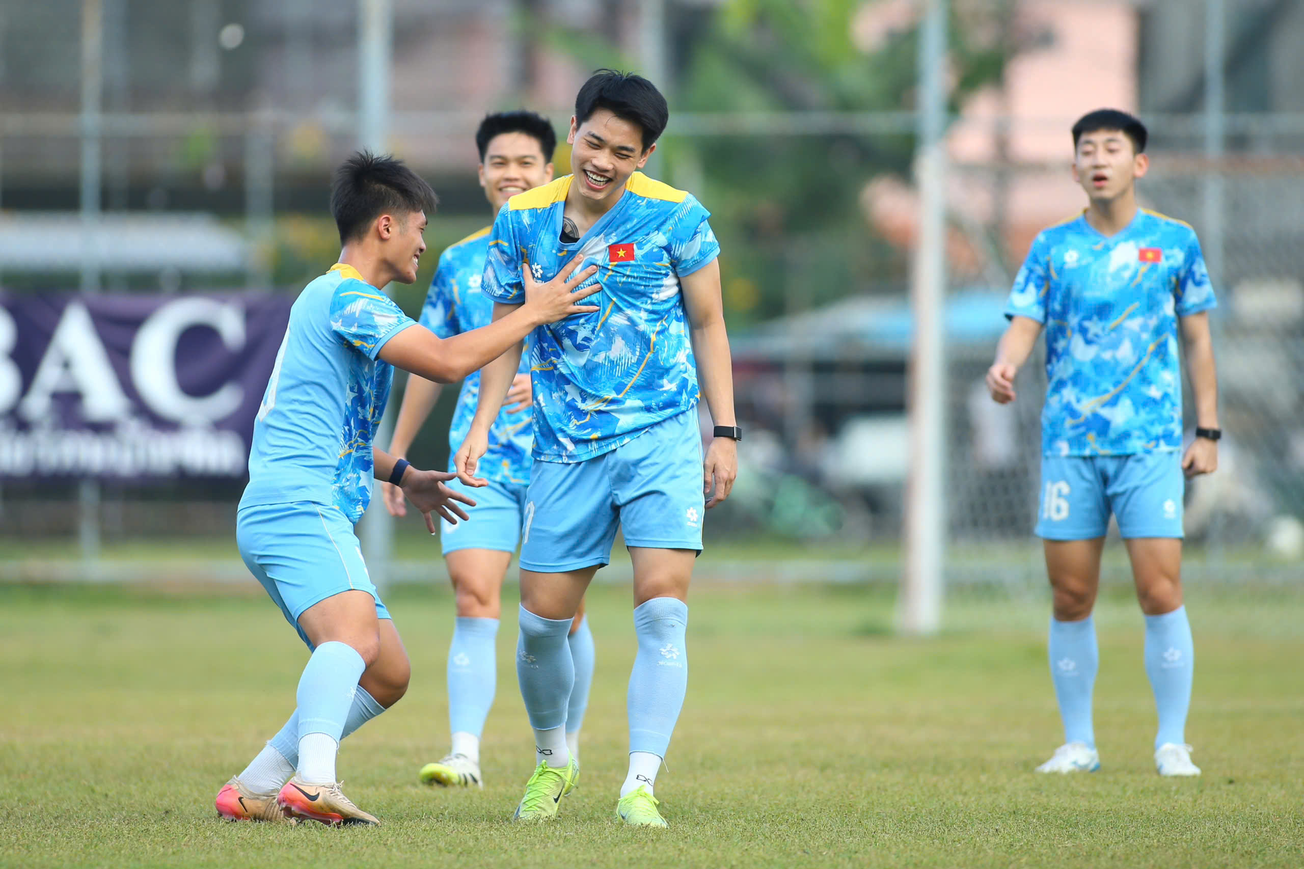 Em họ Công Phượng thích chơi games Ma Sói, tiết lộ mục tiêu ‘khủng’ khi U.23 Việt Nam đấu Malaysia- Ảnh 4. Em họ Công Phượng thích chơi games Ma Sói, tiết lộ mục tiêu ‘khủng’ khi U.23 Việt Nam đấu Malaysia- Ảnh 4.