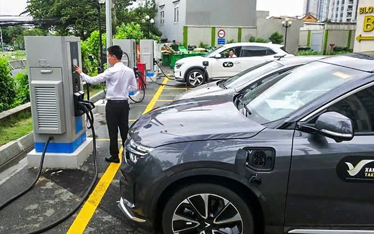 Lãnh đạo Sở Xây dựng Hà Nội: Xây trạm sạc xe điện không được theo mô hình độc quyền 2 Lãnh đạo Sở Xây dựng Hà Nội: Xây trạm sạc xe điện không được theo mô hình độc quyền - Ảnh 2.