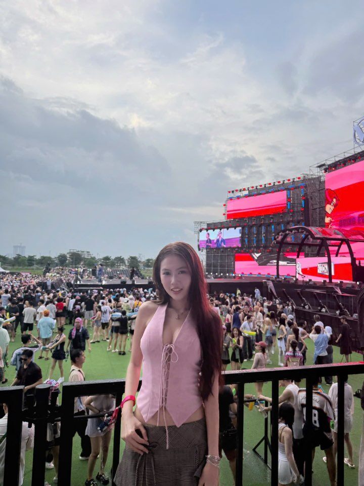 Em bé "triệu view" Bảo An phúng phính, đáng yêu ngày nào giờ dậy thì thành công với nhan sắc gây bất ngờ 13 Có lúc, Bảo An lại cực sexy với áo khoét hở táo bạo.