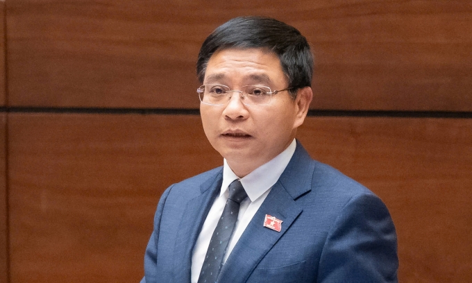 Bộ trưởng Tài chính Nguyễn Văn Thắng giải trình tại phiên họp chiều 9/12. Ảnh: Media Quốc hội