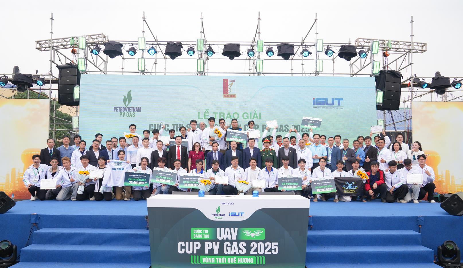 PV GAS đồng hành cùng “UAV CUP PV GAS 2025: Vùng trời quê hương”: Gieo mầm ước mơ, dựng nền kinh tế tầm thấp Việt Nam- Ảnh 3. PV GAS đồng hành cùng “UAV CUP PV GAS 2025: Vùng trời quê hương”: Gieo mầm ước mơ, dựng nền kinh tế tầm thấp Việt Nam- Ảnh 3.