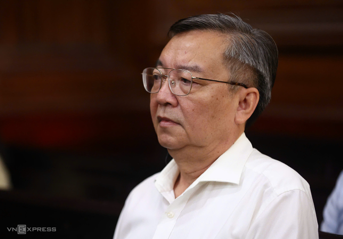 Cựu giám đốc Sở GD&ĐT Lê Hồng Sơn tại tòa hôm nay. Ảnh: Trần Quỳnh