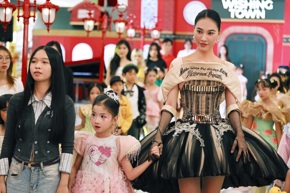 Á hậu Thu Thảo góp mặt trong show thời trang của sinh viên Tôn Đức Thắng 3 1765280857 628 A hau Thu Thao gop mat trong show thoi trang