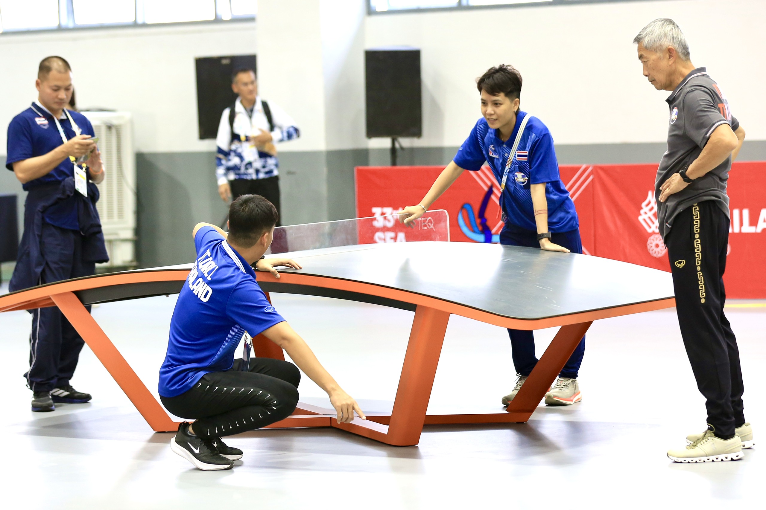 Sân thi đấu chưa hoàn thiện, đội teqball Việt Nam phải 'tập chay' ở ngoài- Ảnh 9. Sân thi đấu chưa hoàn thiện, đội teqball Việt Nam phải 'tập chay' ở ngoài- Ảnh 9.