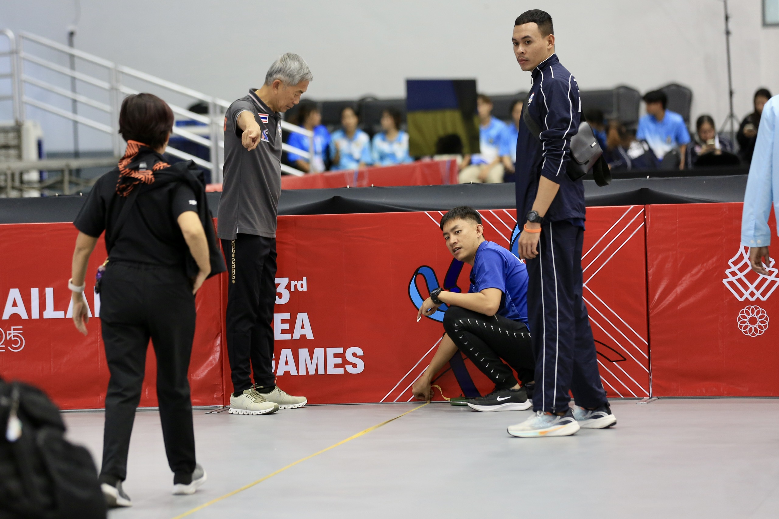 Sân thi đấu chưa hoàn thiện, đội teqball Việt Nam phải 'tập chay' ở ngoài- Ảnh 10. Sân thi đấu chưa hoàn thiện, đội teqball Việt Nam phải 'tập chay' ở ngoài- Ảnh 10.