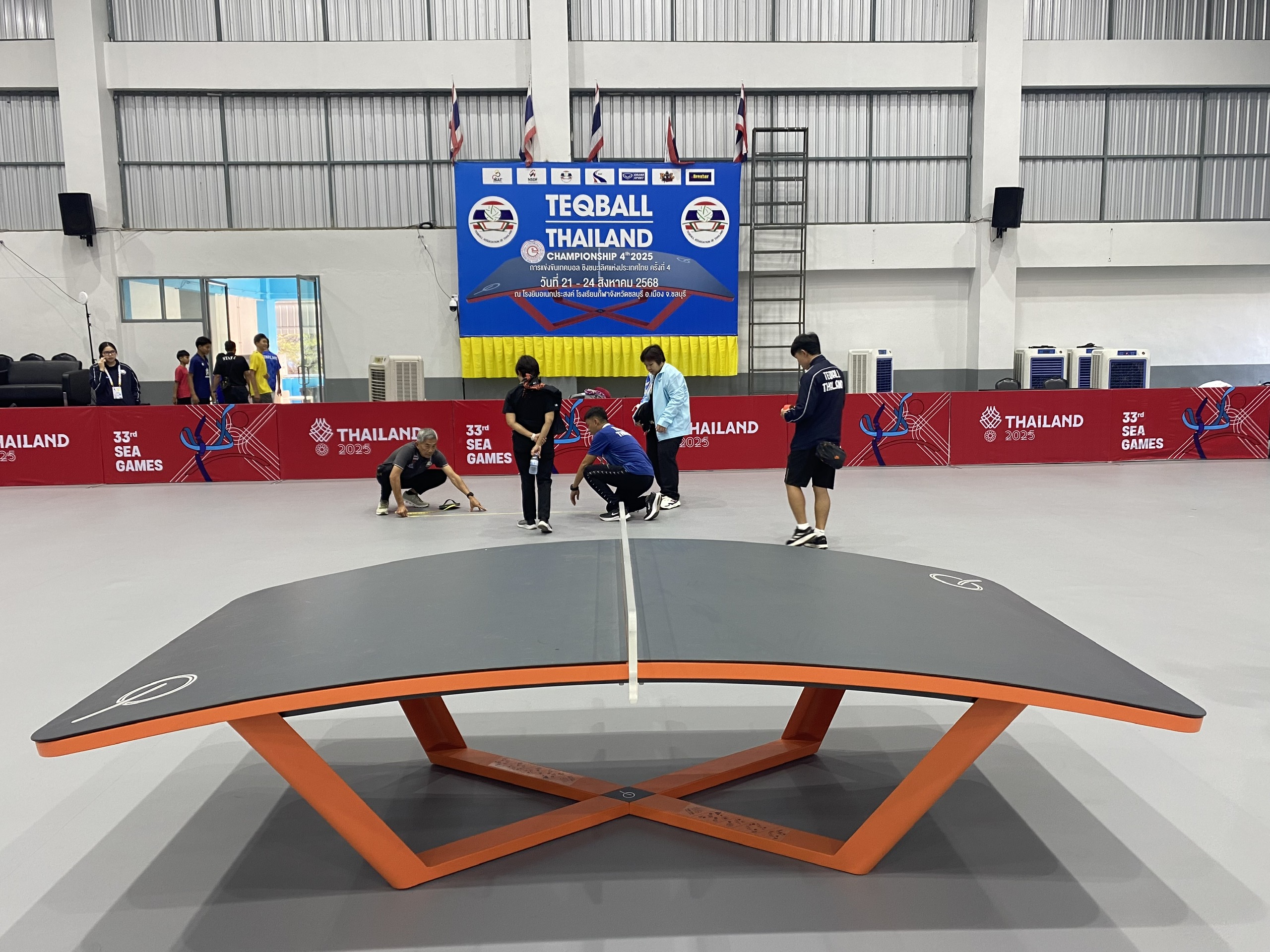 Sân thi đấu chưa hoàn thiện, đội teqball Việt Nam phải 'tập chay' ở ngoài- Ảnh 13. Sân thi đấu chưa hoàn thiện, đội teqball Việt Nam phải 'tập chay' ở ngoài- Ảnh 13.