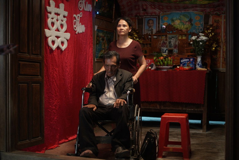 Có một Thương Tín từng chói sáng đến thế trên màn ảnh: Cát-xê tính bằng vàng, được ghi danh trong kỷ lục Guinness 7 Nam nghệ sĩ đảm nhận vai diễn người đàn ông mắc bệnh, phải ngồi xe lăn.