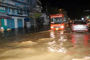 Đại biểu HĐND Cần Thơ góp ý cho Sở Xây dựng về giải pháp chống ngập