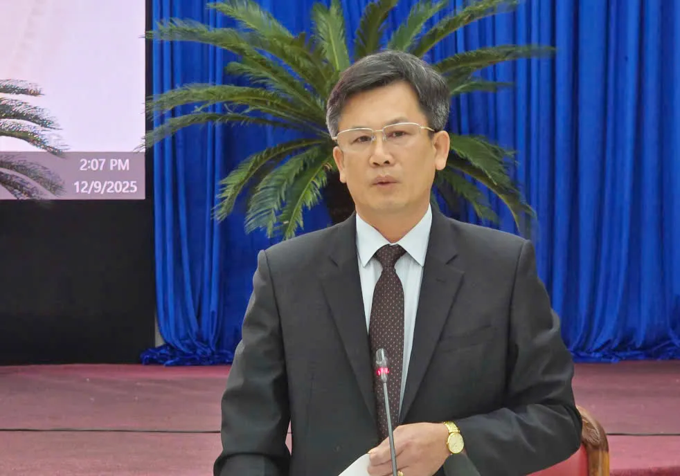 Ông Cao Thanh Thương, Giám đốc Sở NN&MT tỉnh Gia Lai trả lời chất vấn. Chat-van-xa-lu-Gia-Lai-2.jpg