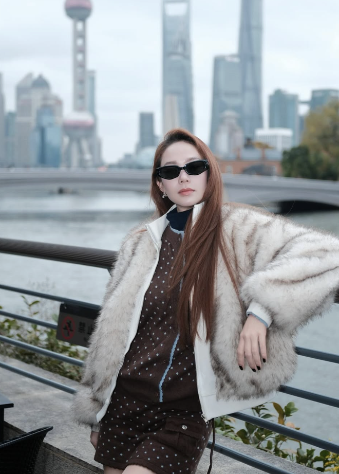 Nâng tầm phong cách ngày lạnh với áo khoác lông mềm mịn- Ảnh 3. Nâng tầm phong cách ngày lạnh với áo khoác lông mềm mịn- Ảnh 3.