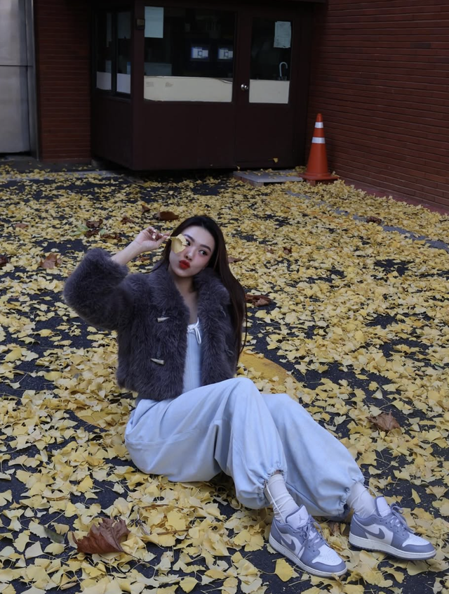 Nâng tầm phong cách ngày lạnh với áo khoác lông mềm mịn- Ảnh 10. Nâng tầm phong cách ngày lạnh với áo khoác lông mềm mịn- Ảnh 10.