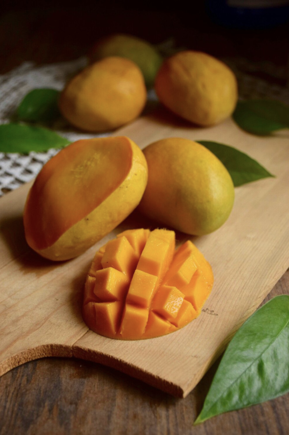 Gọt xoài thấy nhiều đường Gọt xoài thấy nhiều đường