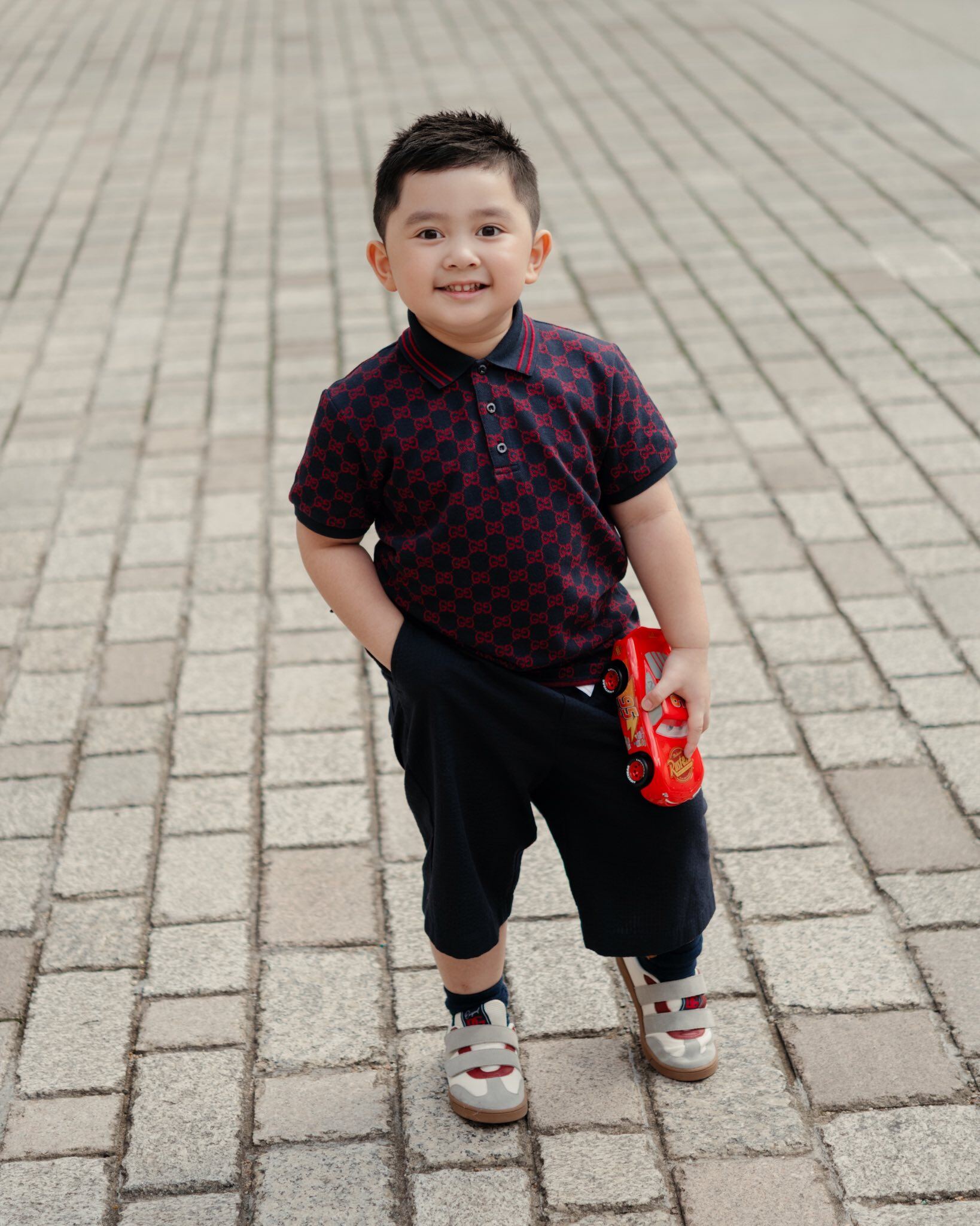 Gia Khang 3 tuổi đã đạt cân nặng tương đương các bé 5-6 tuổi.