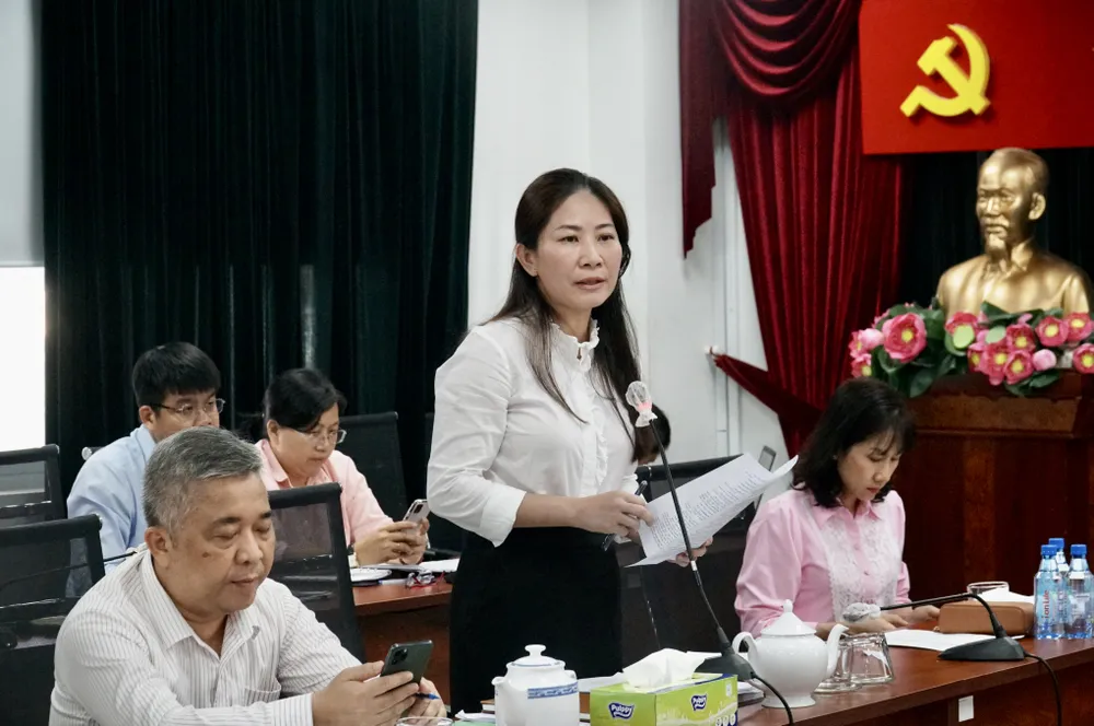 Bà Nguyễn Thị Ngọc Yến, Phó Giám đốc Sở Nội vụ TP.HCM, thông tin về Đề án. Ảnh: BẢO PHƯƠNG sap-xep-va-bo-tri-can-bo-2.JPG