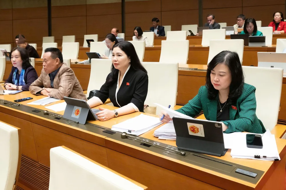 Các đại biểu tham dự phiên họp sáng 9-12. Ảnh: QH dai-bieu-ky-hop-10-tham-nhung.jpg