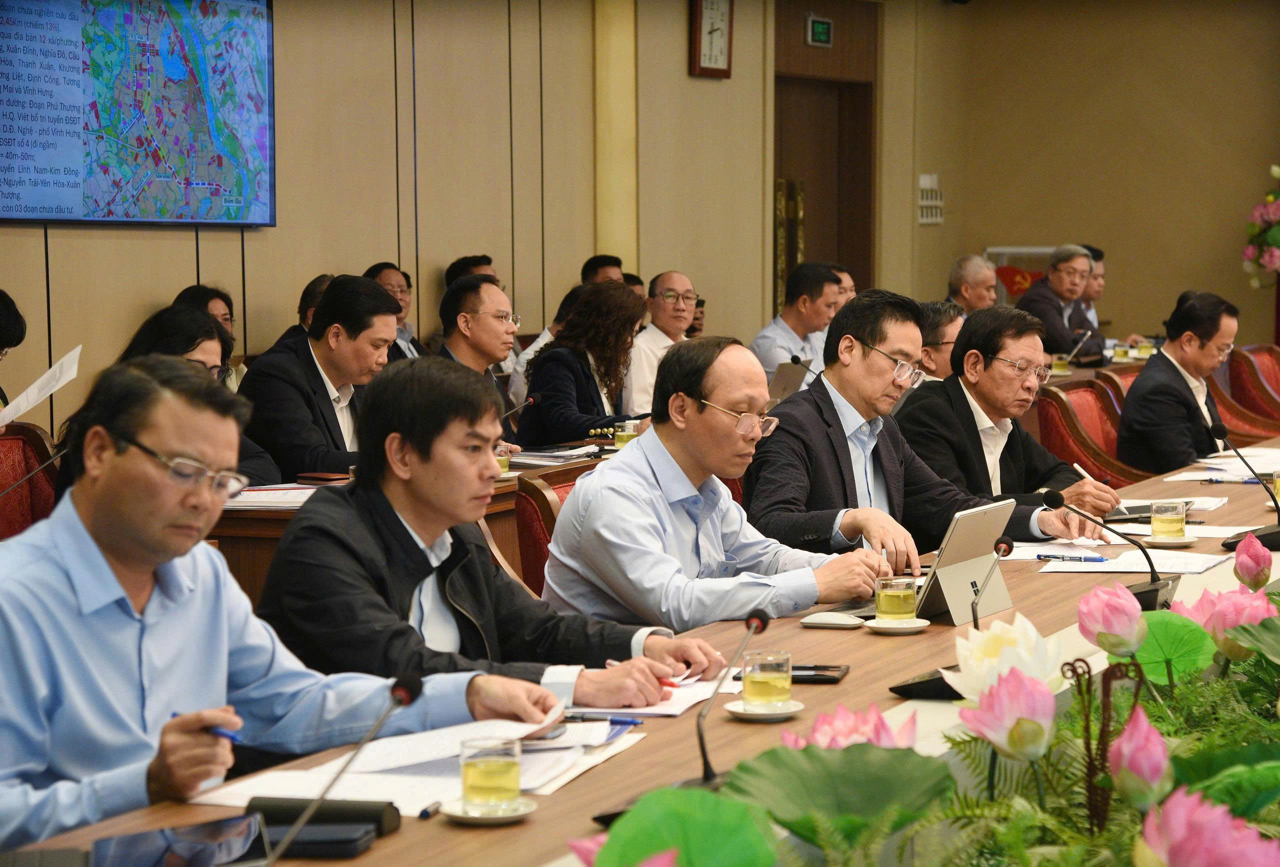 Bí thư Hà Nội họp gỡ vướng cho dự án đường vành đai 2,5 bị chậm tiến độ nhiều năm 2 Bí thư Hà Nội họp gỡ vướng cho dự án đường vành đai 2,5 bị chậm tiến độ nhiều năm - Ảnh 2.